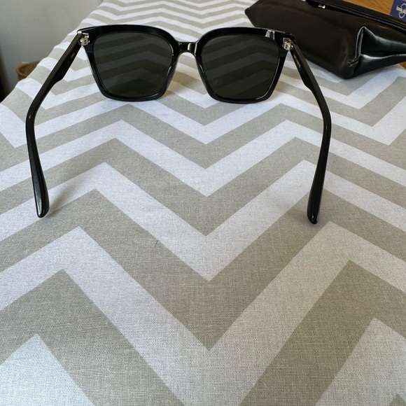 Gentle Monster Black Square Sunglasses - Picture 5 of 7
